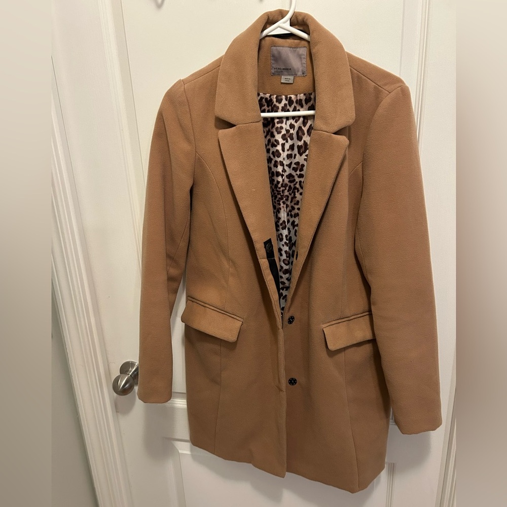 Vero Moda camel peacoat with leopard lining - Size M